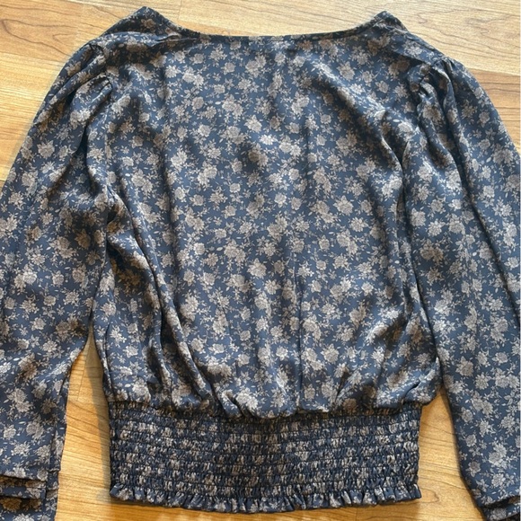 E&M v-neck blouse flowy dark floral print smocked waist cuffs Women’s Small - Picture 8 of 10